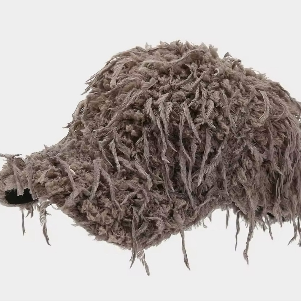 Shaggy baseball cap gray